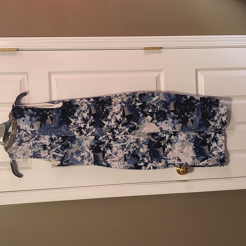 Women's Dress - Picture 4 of 4